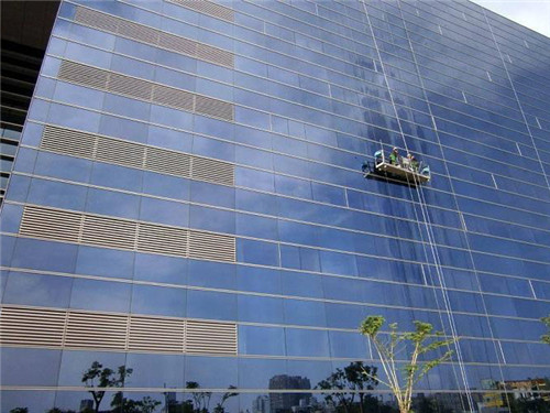 玻璃幕墙高空清洗